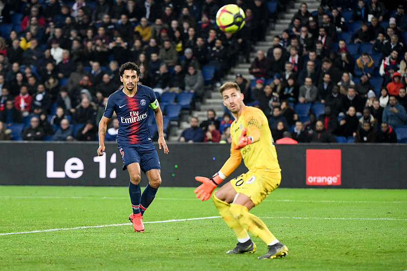 他以出色的 他以出色的