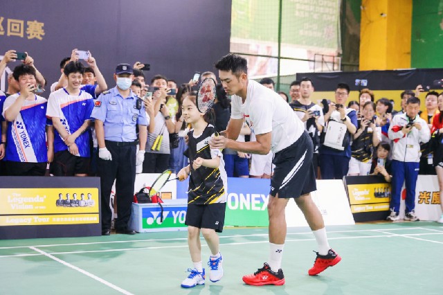 随着中国足 随着中国足